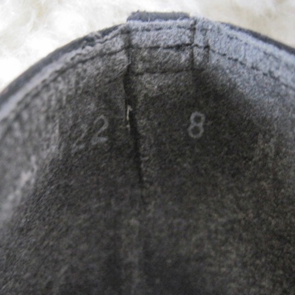 Stuart Weitzman Lace /Satin Pump - Picture 13 of 15